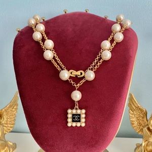 chanel vintage pearl necklace